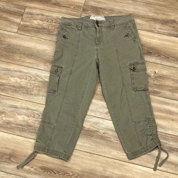 5/$15 Canyon River Blues Women’s Green Corduroy Capris Utility Pockets size 8 - Picture 1 of 5